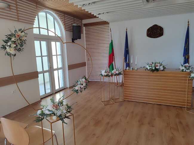 Сватба в зелено и венчавка с рекордно дълги клетви са сред интересните брачни церемонии през миналата година в Несебър