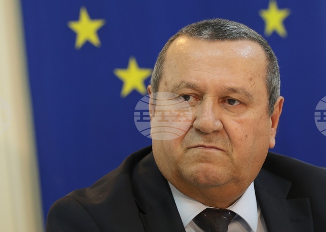 Необходимо да бъде възстановено доверието на гражданите в изборния процес, заяви служебният социален министър Хасан Адемов