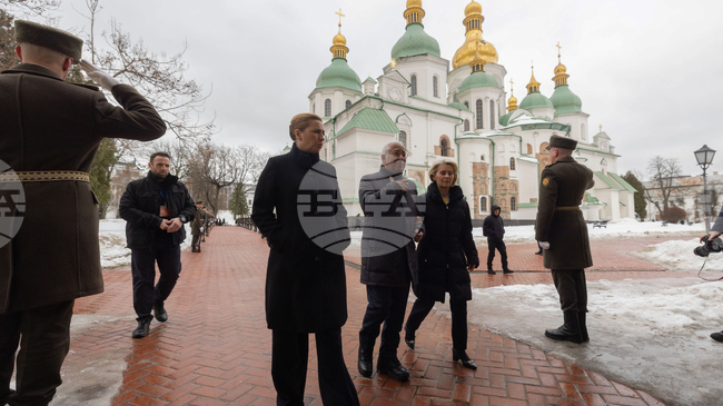 Зеленски и представители от 11 държави присъстваха на молебен за Украйна, отслужен по повод четиригодишнината от войната