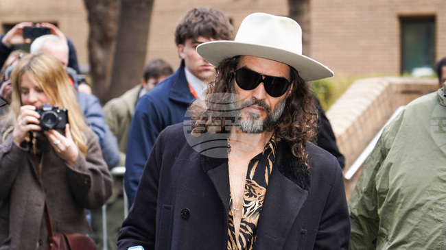 Ръсел Бранд пледира невинен по две допълнителни обвинения за сексуални престъпления