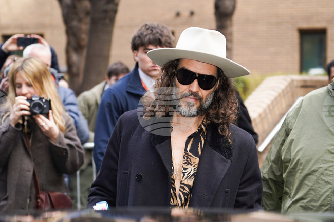 Ръсел Бранд пледира невинен по две допълнителни обвинения за сексуални престъпления