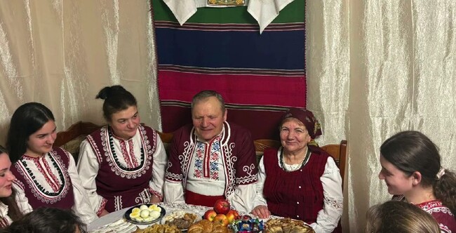 Обичаите за Сирни заговезни пресъздадоха ученици от Българо-украинския център „Медиа“ в село Владичен, Украйна