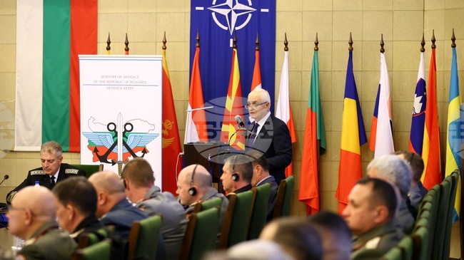 Необходимо е да бъде одобрен проектът на Национален план за повишаване на разходите за отбрана на 5% от БВП до 2035 г., каза Атанас Запрянов