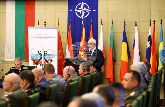 Необходимо е да бъде одобрен проектът на Национален план за повишаване на разходите за отбрана на 5% от БВП до 2035 г., каза Атанас Запрянов