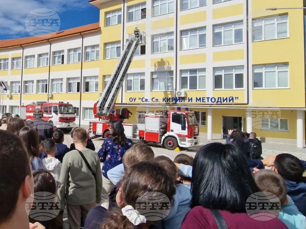 Дни преди Световния ден на гражданската защита пред ученици от Кърджали беше направена тематична демонстрация