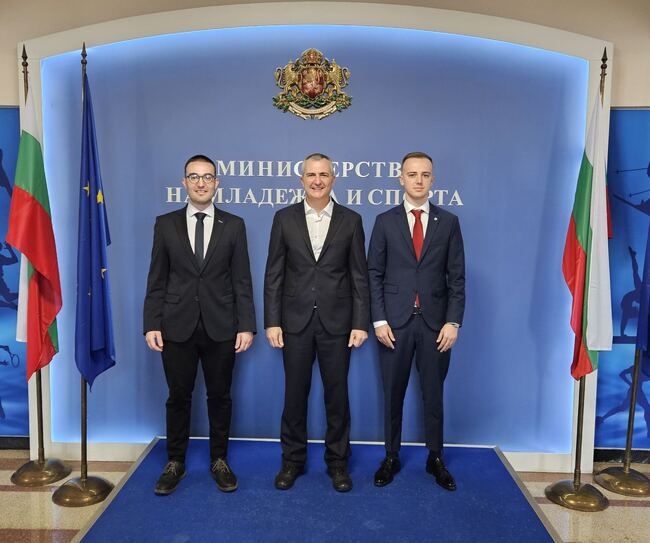 Министър Димитър Илиев обсъди с младежи от Сдружение РЕД развитието на спорта и бъдещи инициативи в младежката политика