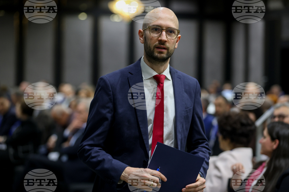 Finance Minister Calls for Budget Extension Beyond March 31; Two Largest Groups in Parliament Signal Backing