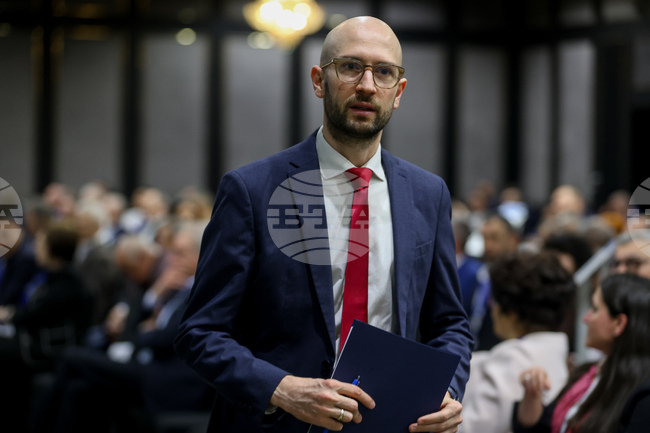 Finance Minister Calls for Budget Extension Beyond March 31; Two Largest Groups in Parliament Signal Backing