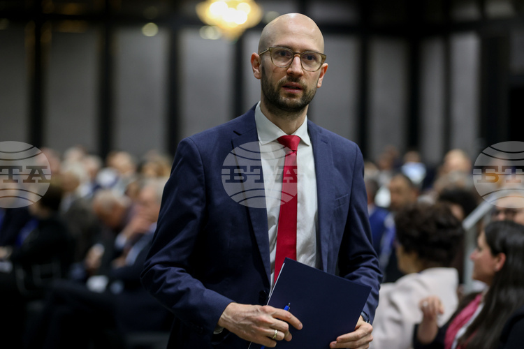 Finance Minister Calls for Budget Extension Beyond March 31; Two Largest Groups in Parliament Signal Backing