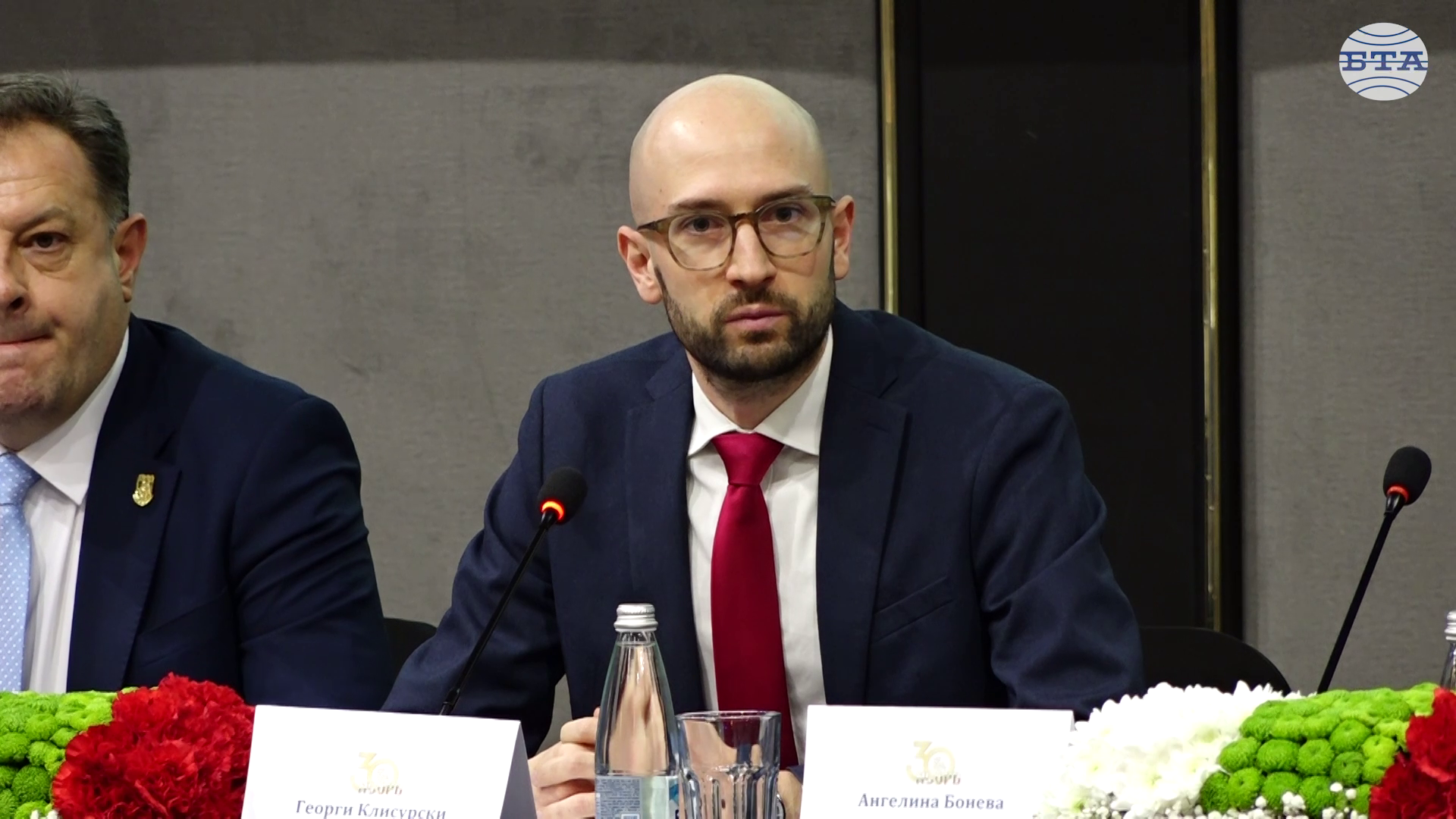 Внасяме утре в Министерския съвет проекта за втория удължителен закон за бюджета, съобщи служебният министър на финансите Георги Клисурски