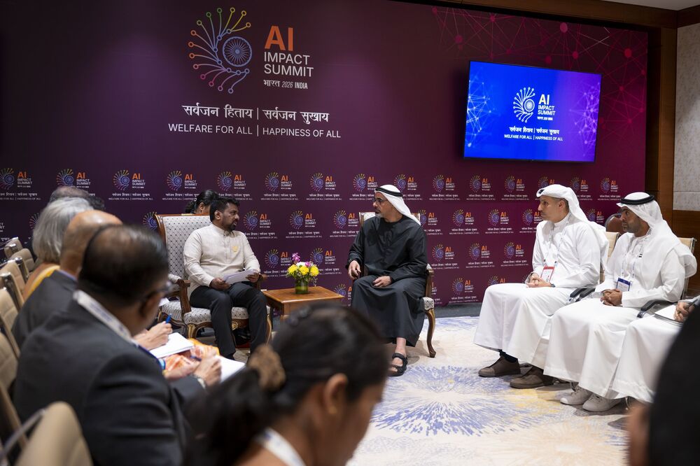 УАМ: Престолонаследникът на Абу Даби се срещна с президента на Шри Ланка в кулоарите на срещата на върха, посветена на въздействието на ИИ