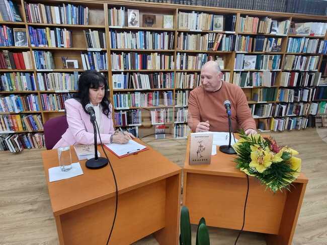 С посланието „Помни живота“ медийният експерт Константин Колев представи своята книга „Оказион“ във Велико Търново