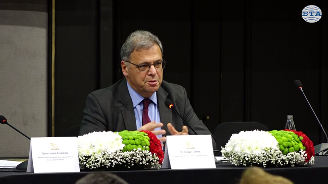 Общините трябва да поемат по-активна роля в управлението на отпадъците и водите, каза служебният министър на околната среда Юлиан Попов