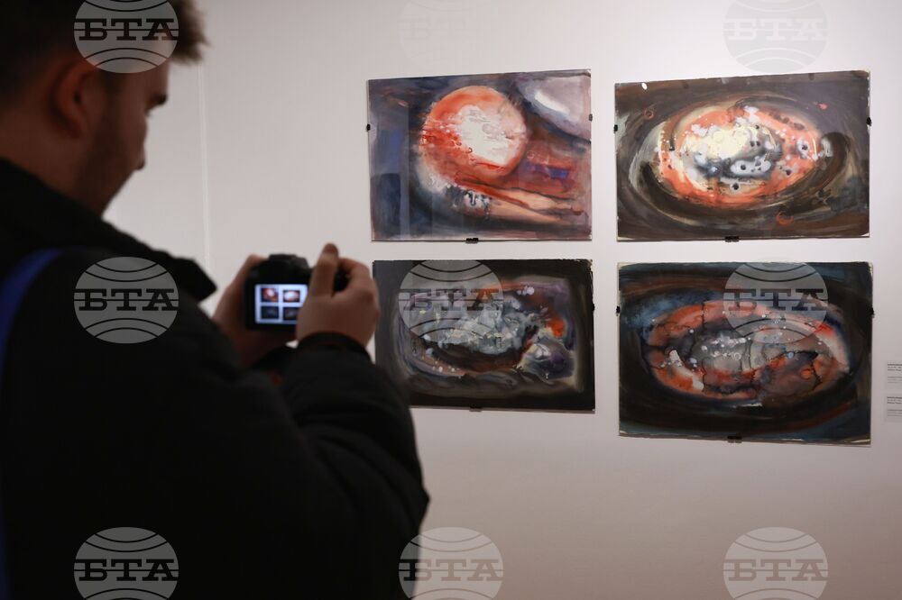 „Дечко Узунов. Космос“ - изложба