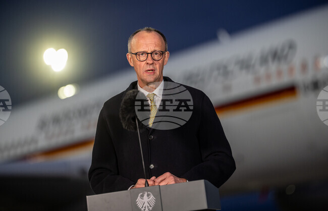 Синхуа: Германският канцлер Мерц използва символика, свързана с Годината на коня, за визитата си в Пекин