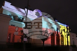 Народно събрание - сграда -  осветяване с българския и украинския флаг