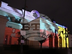 Народно събрание - сграда -  осветяване с българския и украинския флаг