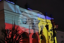 Народно събрание - сграда -  осветяване с българския и украинския флаг