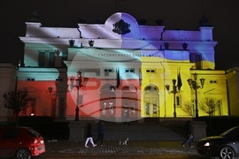 Народно събрание - сграда -  осветяване с българския и украинския флаг