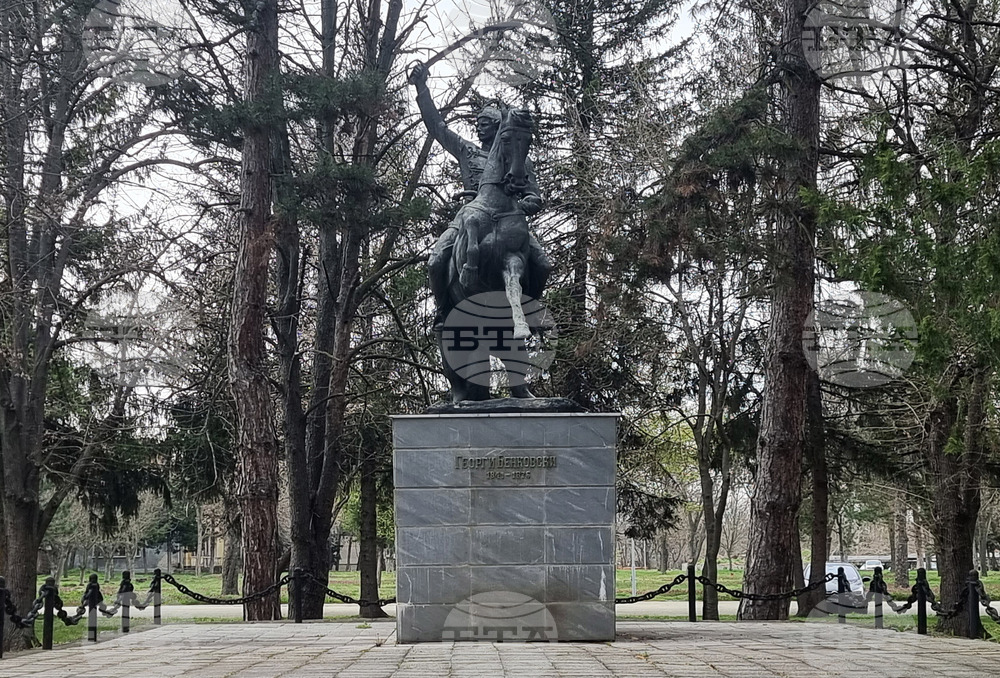 Долна Митрополия - ВВВУ - Георги Бенковски - паметник