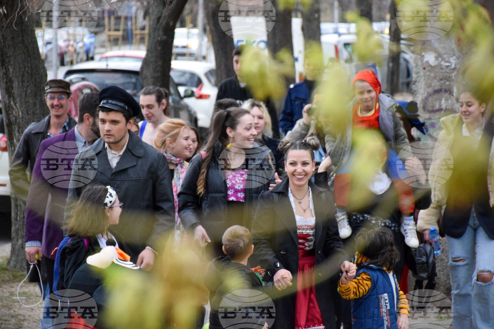 Благоевград - Международен ден на театъра - шествие