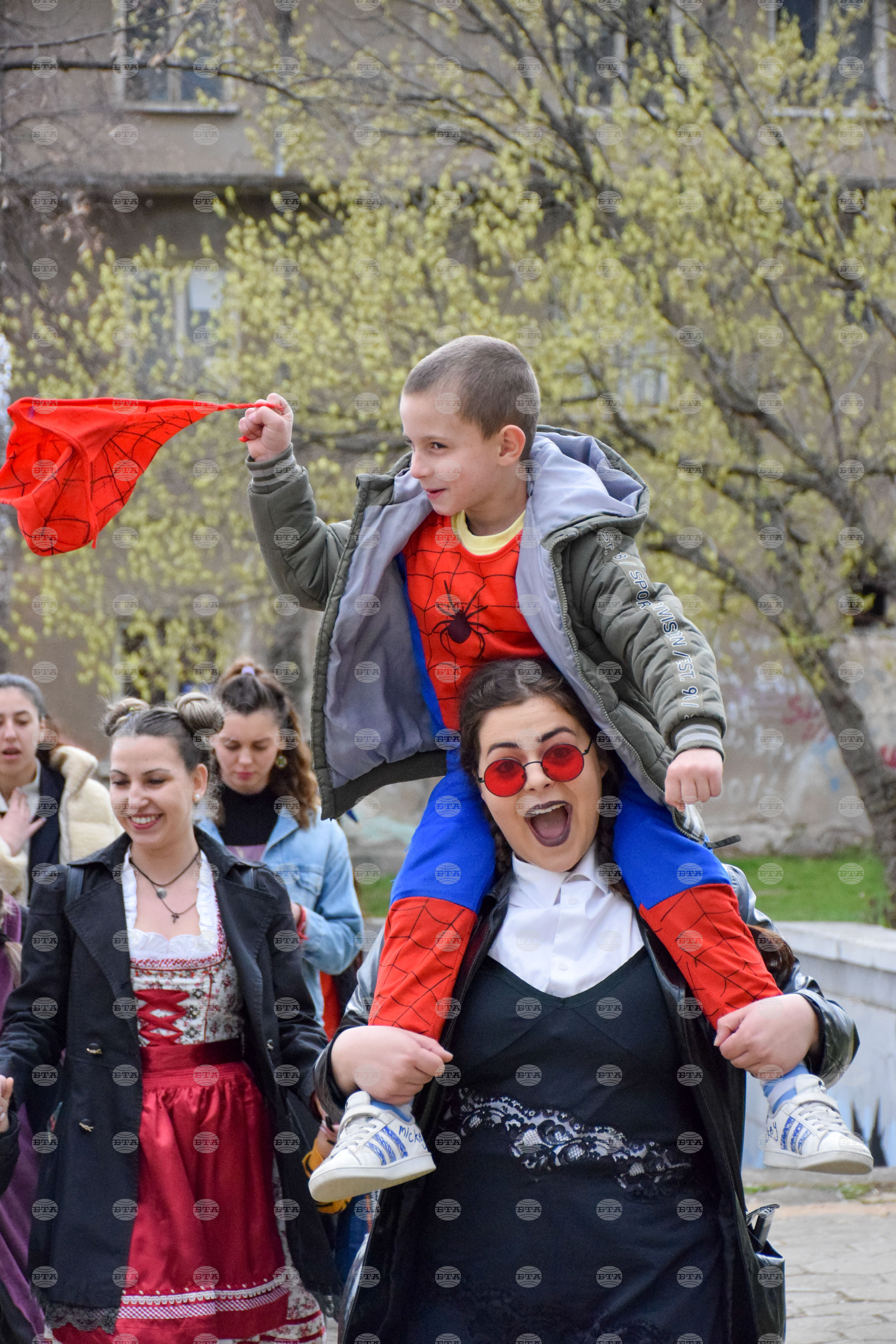 Благоевград - Международен ден на театъра - шествие