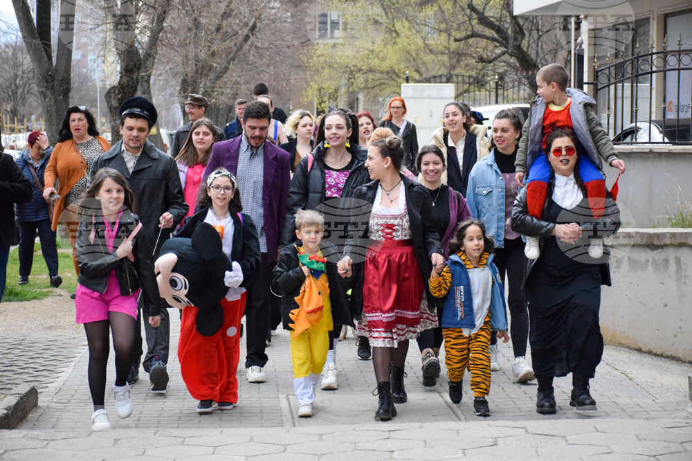 Благоевград - Международен ден на театъра - шествие