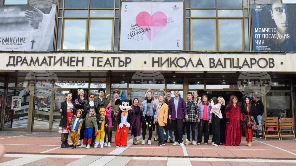 Благоевград - Международен ден на театъра - шествие