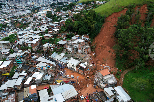 Най-малко 36 загинали при наводнения в Бразилия; десетки хора остават в неизвестност