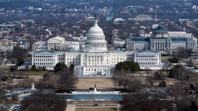 Американски сенатори внесоха в Сената резолюция в подкрепа на Украйна часове преди речта на Тръмп „За състоянието на Съюза“