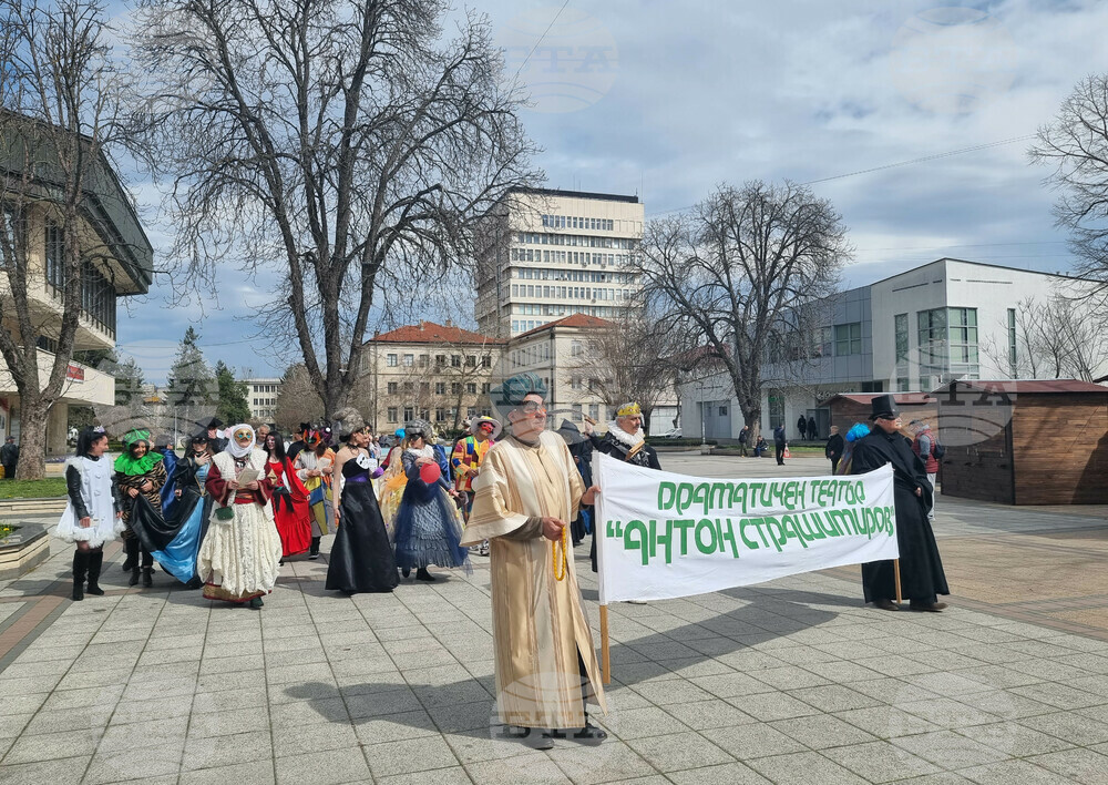 Разград - Международен ден на театъра - шествие