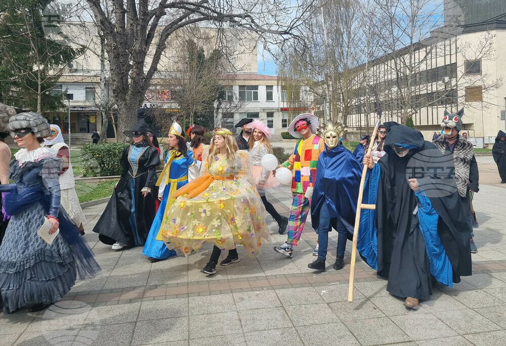 Разград - Международен ден на театъра - шествие