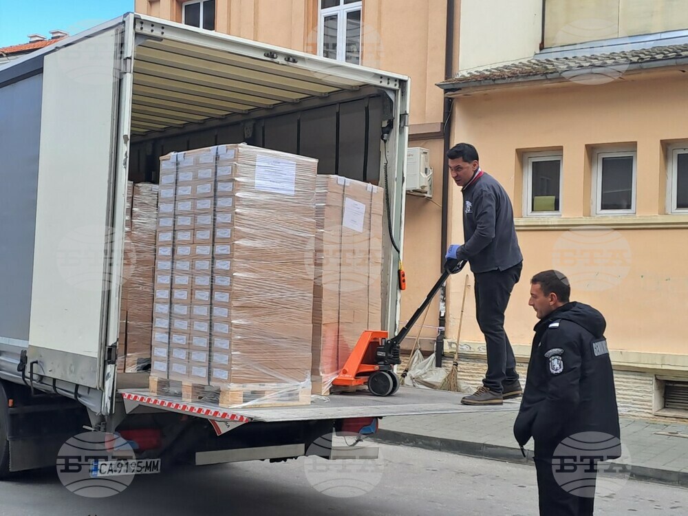 Бюлетините за предстоящите избори бяха доставени днес в Пазарджик