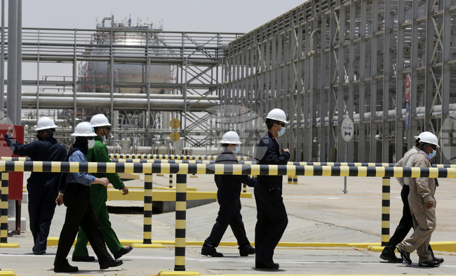Производството в повечето нефтохимически предприятия в Иран е възобновено, твърди промишлена група