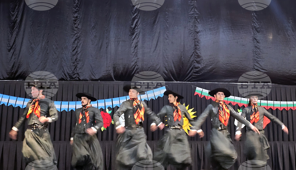 Аржентина - Комодоро Ривадавия - Антарктида - научноизследователски кораб "Св. св. Кирил и Методий" - българска общност