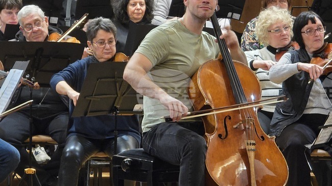 Виолончелистът Атанас Кръстев ще бъде солист в концерта „От Европа до Новия свят“ в Сливен