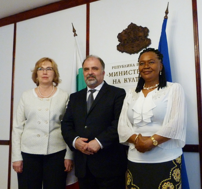 Министър Тодоров се срещна с директорката на Националната библиотека на Нигерия