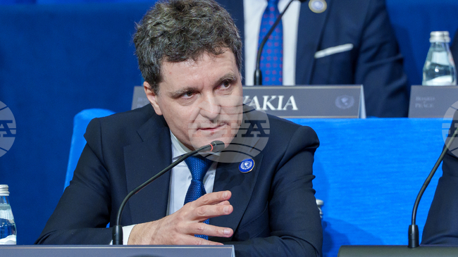 Румъния ще продължи да предоставя цялата необходима подкрепа на Украйна, за да се защити, каза президентът Никушор Дан