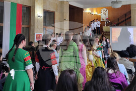 Самоков - ученици - списание - дефиле