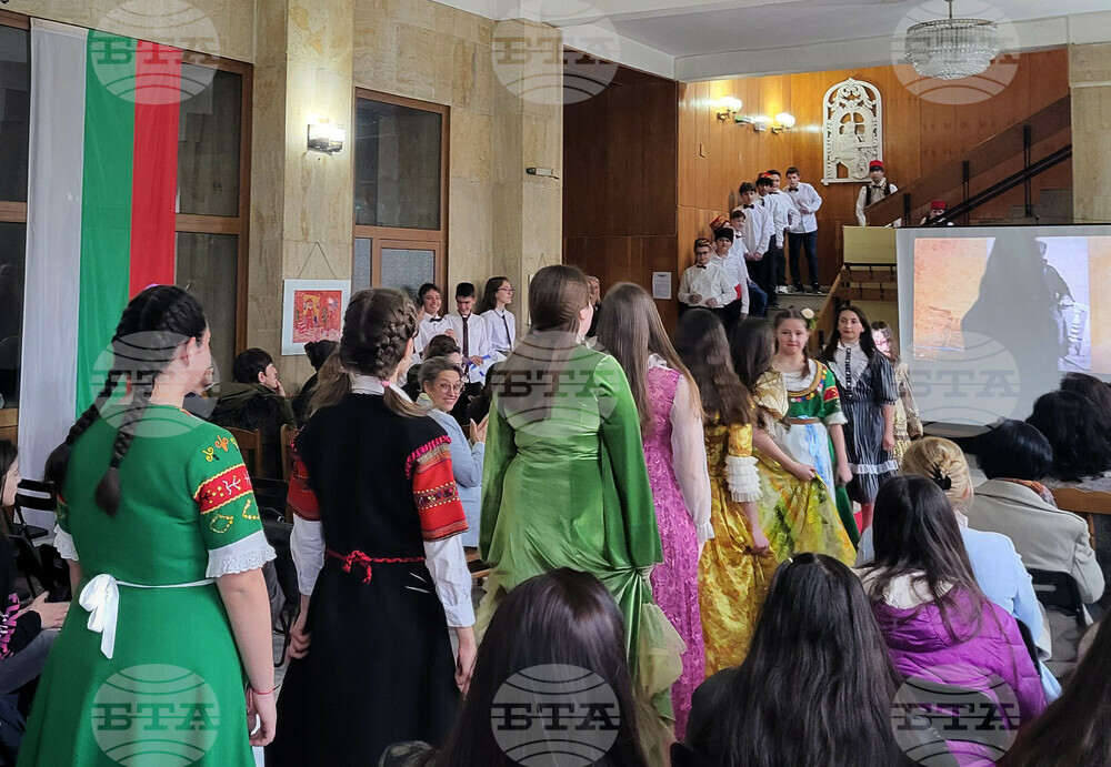 Самоков - ученици - списание - дефиле