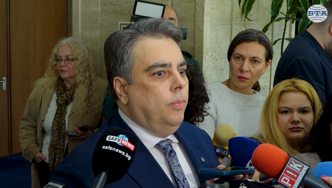 С протеста тази вечер ще подканим ВСС „да спре да къса менискуси“ и да започне да си върши работата, каза Асен Василев
