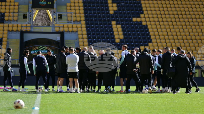 Лудогорец тренира на стадион „Христо Ботев“ в Пловдив преди реванша с Ференцварош в Лига Европа, Алберто Салидо се включи в заниманието