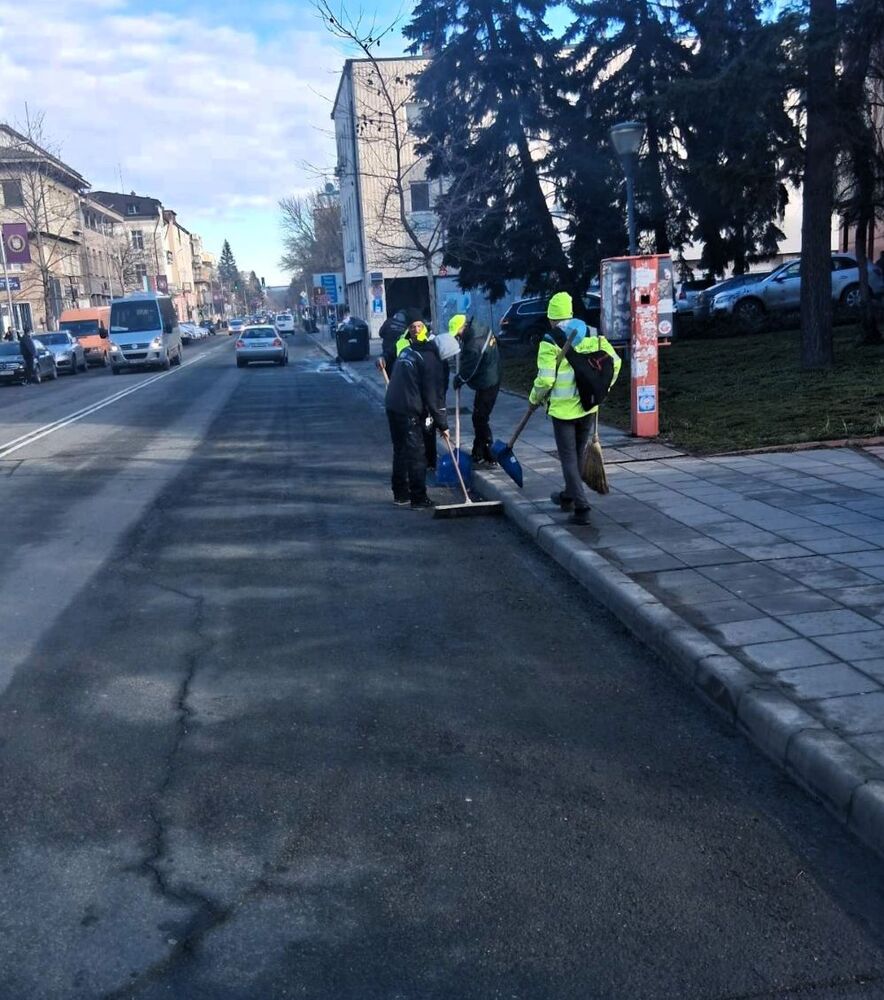 Започва почистване на улици и булеварди в Ловеч след зимния период