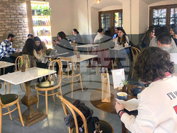 Турция - кафе „Миноя Пера“ - книги - Георги Господинов