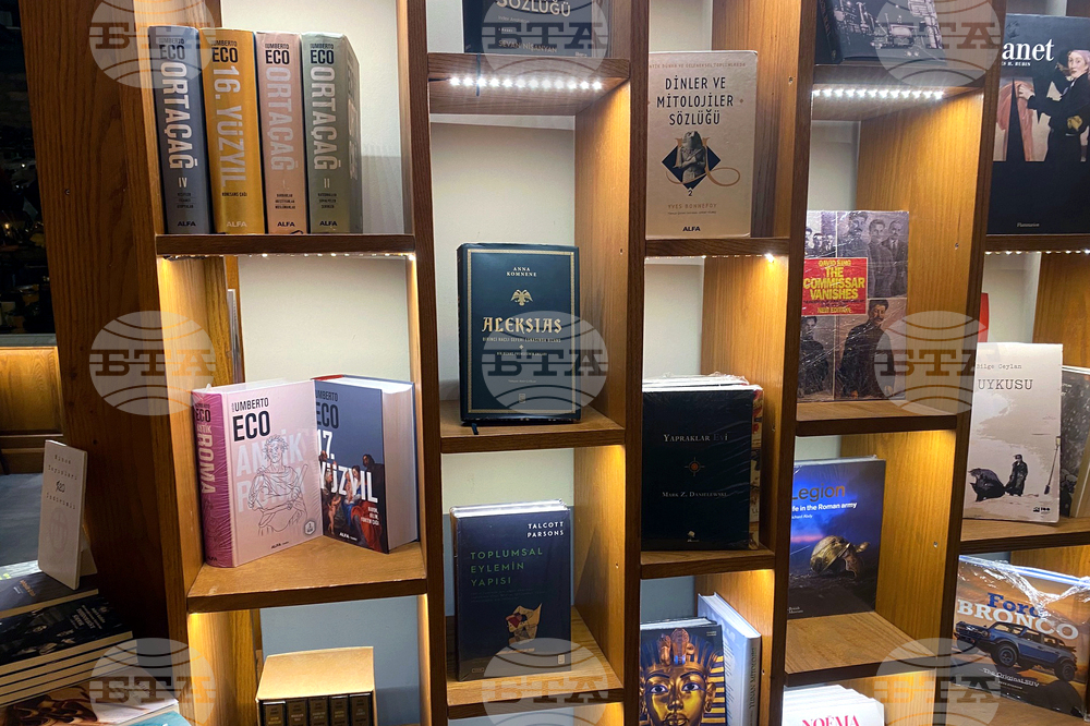 Турция - кафе „Миноя Пера“ - книги - Георги Господинов