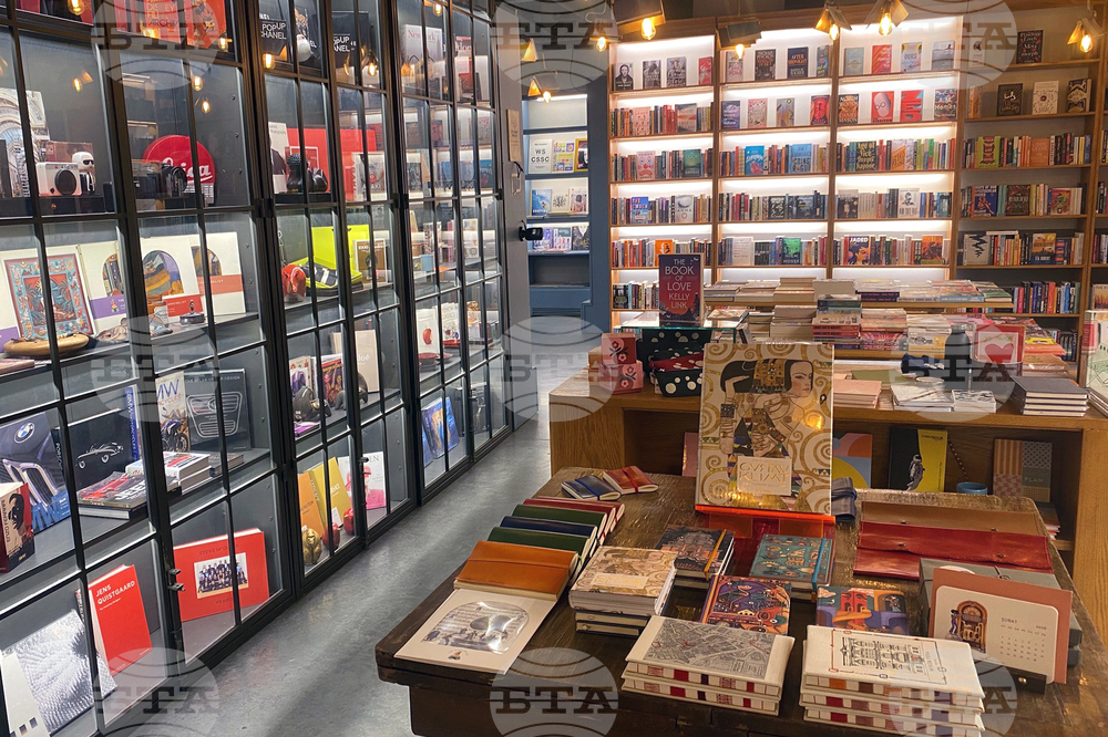 Турция - кафе „Миноя Пера“ - книги - Георги Господинов