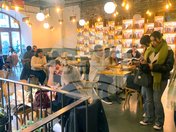 Турция - кафе „Миноя Пера“ - книги - Георги Господинов