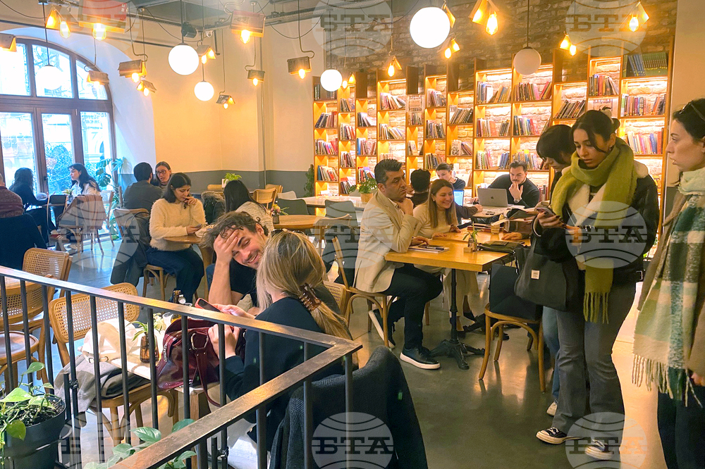 Турция - кафе „Миноя Пера“ - книги - Георги Господинов