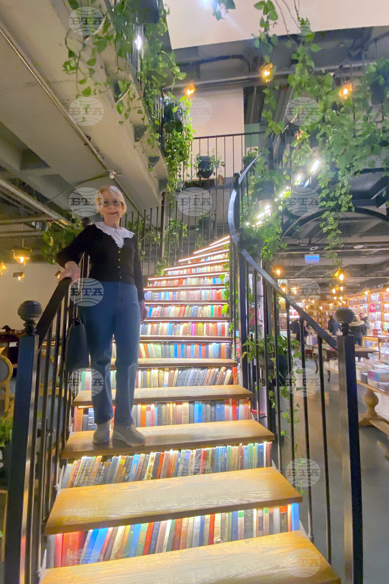 Турция - кафе „Миноя Пера“ - книги - Георги Господинов