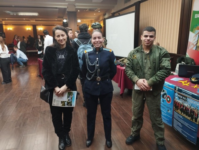 Община Плевен: Бъдещи кандидат-студентите се запознаха с предложенията на 36 университета на изложение в Плевен